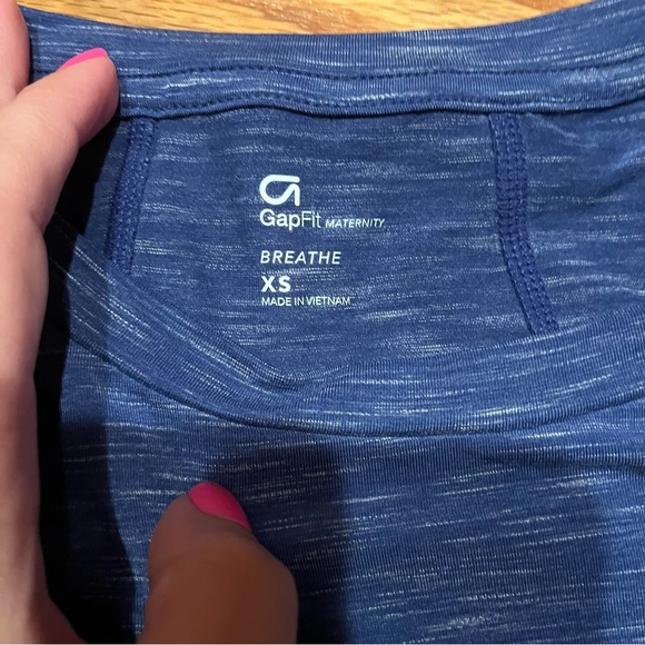 Gap GapFit Maternity long sleeve breathe top size XS - Picture 2 of 6